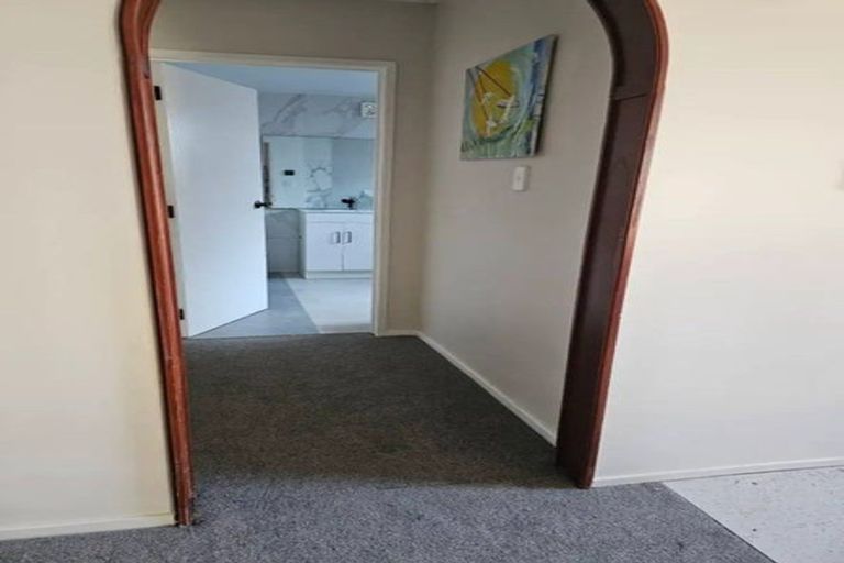 Photo of property in 54 Kemp Road, Massey, Auckland, 0614