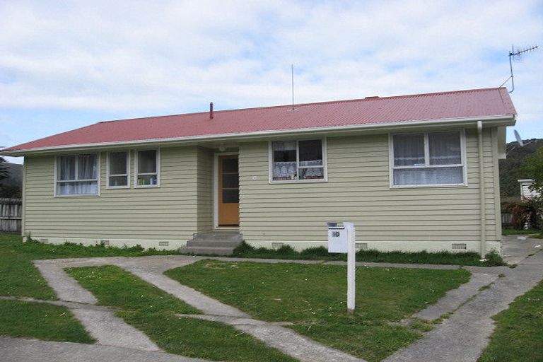 Photo of property in 10 Ngaturi Grove, Wainuiomata, Lower Hutt, 5014