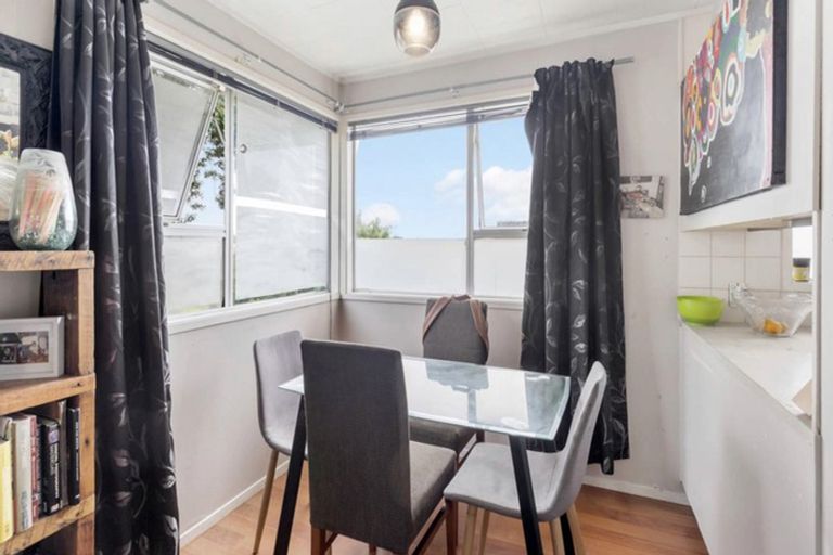 Photo of property in 82 Reynella Drive, Massey, Auckland, 0614