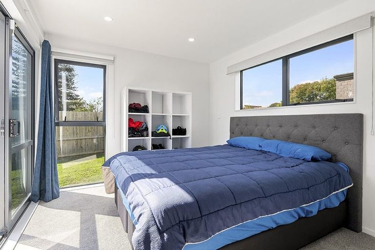 Photo of property in 16 Taupata Lane, Helensville, 0800