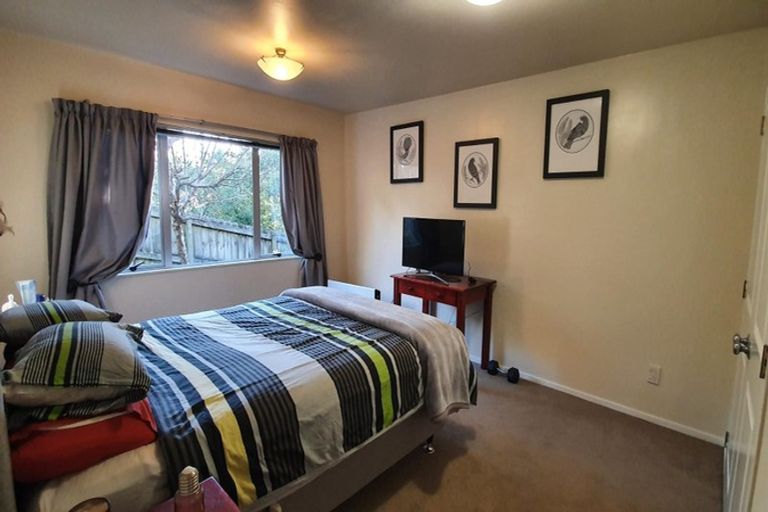 Photo of property in 21 Springwater Vale, Unsworth Heights, Auckland, 0632