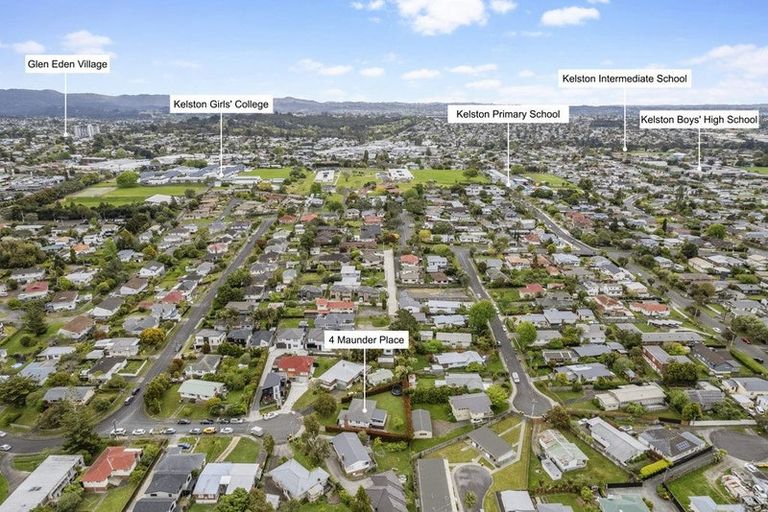 Photo of property in 4 Maunder Place, New Lynn, Auckland, 0600