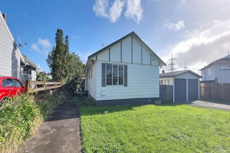 Photo of property in 40 Sikkim Crescent, Clover Park, Auckland, 2019