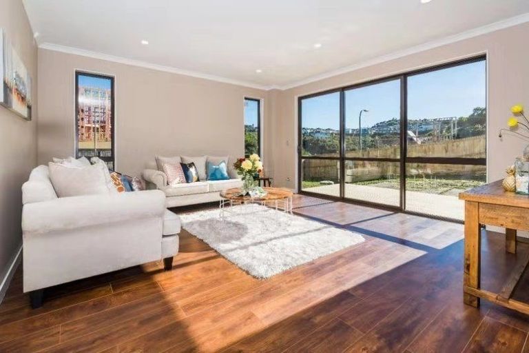 Photo of property in 5 Kahu Close, Orewa, 0931