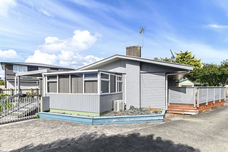 Photo of property in 85 Gloria Avenue, Te Atatu Peninsula, Auckland, 0610