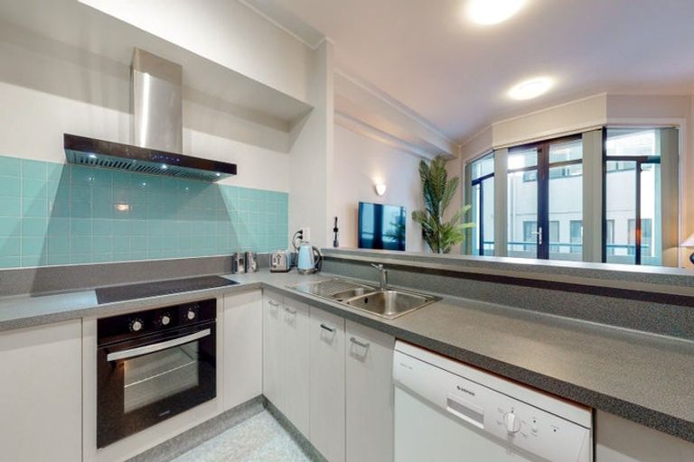 Photo of property in 17 Kent Terrace - Kent Apartments, 3d/16 Kent Terrace, Mount Victoria, Wellington, 6011