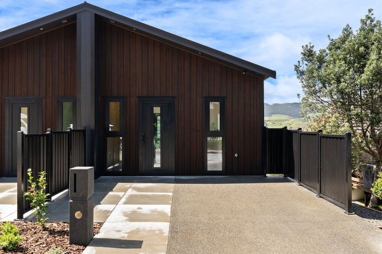 Photo of property in 27b Westhaven Drive, Tawa, Wellington, 5028
