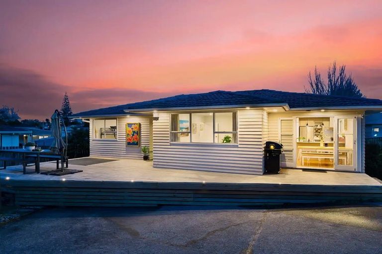 Photo of property in 86 Rosewarne Crescent, Glendene, Auckland, 0602