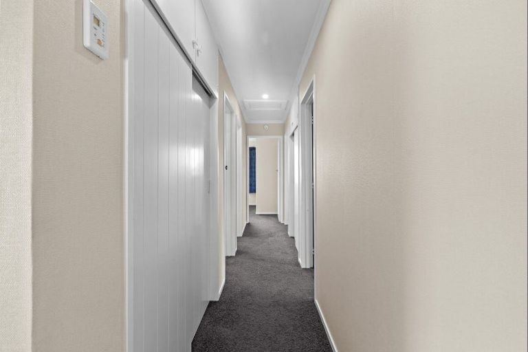 Photo of property in 6 Waltham Court, Cloverlea, Palmerston North, 4412