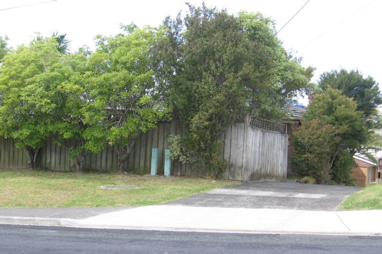 Photo of property in 1/65 Verran Road, Birkenhead, Auckland, 0626