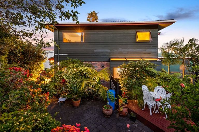 Photo of property in 181 Luckens Road, West Harbour, Auckland, 0618