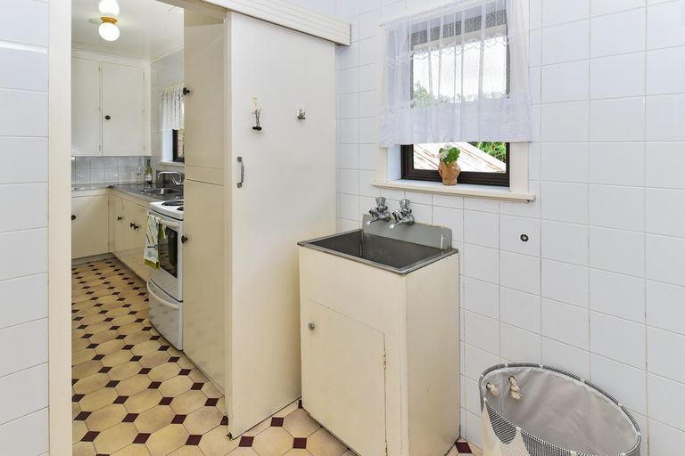 Photo of property in 8 Colin Street, Mangere, Auckland, 2022
