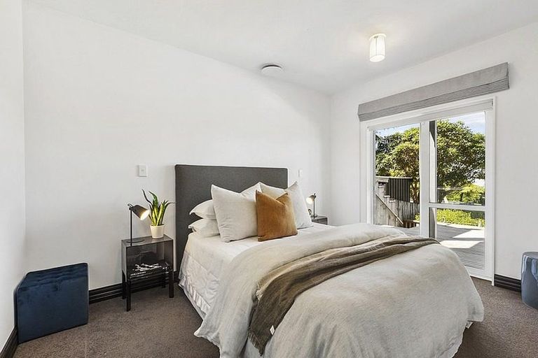 Photo of property in 15 Mills Road, Brooklyn, Wellington, 6021
