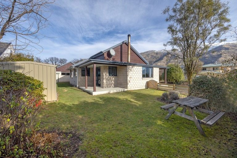 Photo of property in 2 Little Oak Common, Wanaka, 9305