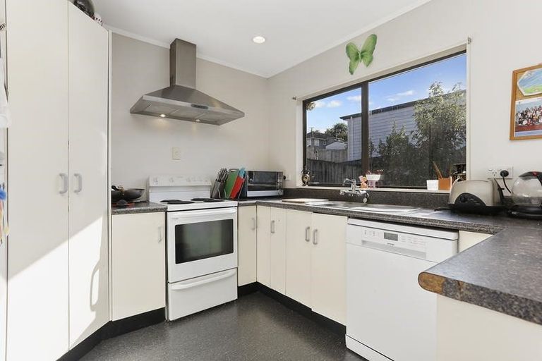 Photo of property in 2/14 Norman Road, Titirangi, Auckland, 0604
