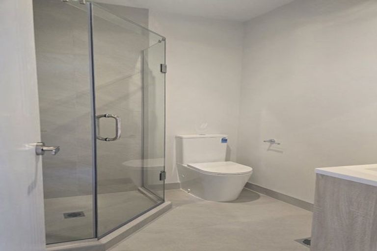 Photo of property in 11 Seymour Road, Sunnyvale, Auckland, 0612