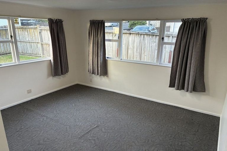 Photo of property in 14 Helena Street, Massey, Auckland, 0614