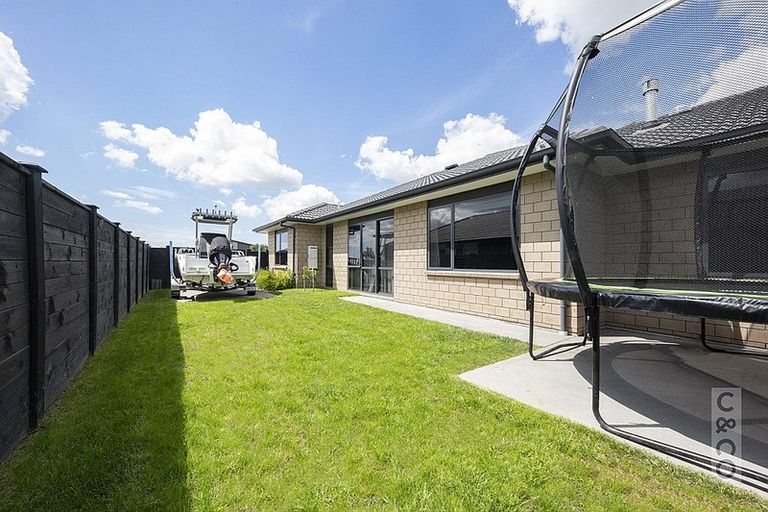 Photo of property in 42 Pohutukawa Parade, Riverhead, 0820