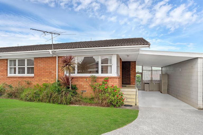 Photo of property in 2/62 Great South Road, Papatoetoe, Auckland, 2025