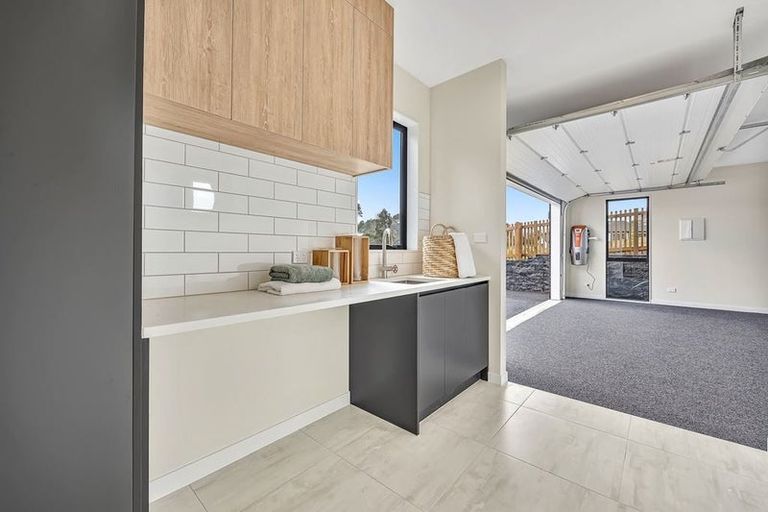 Photo of property in 4 Wheki Place, Swanson, 0614