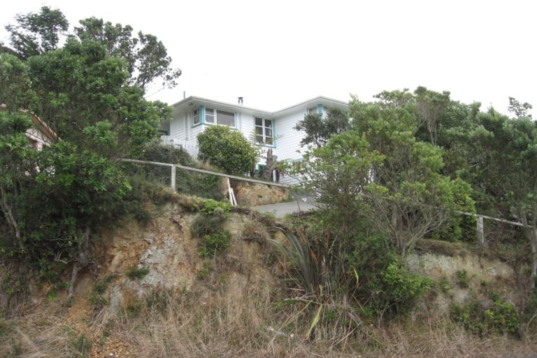 Photo of property in 62 Glanmire Road, Newlands, Wellington, 6037