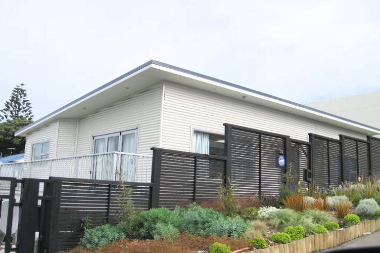 Photo of property in 21 Wha Street, Lyall Bay, Wellington, 6022