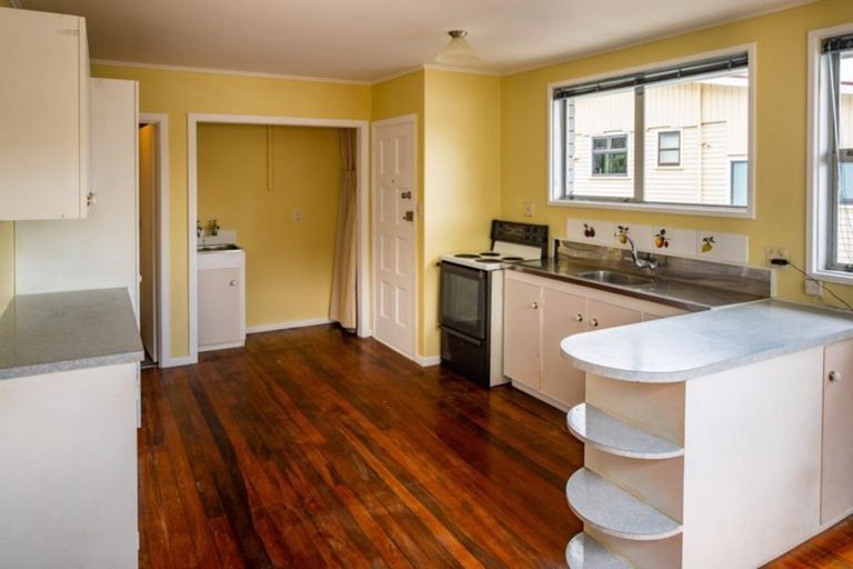 Photo of property in 4 Helvetia Grove, Naenae, Lower Hutt, 5011