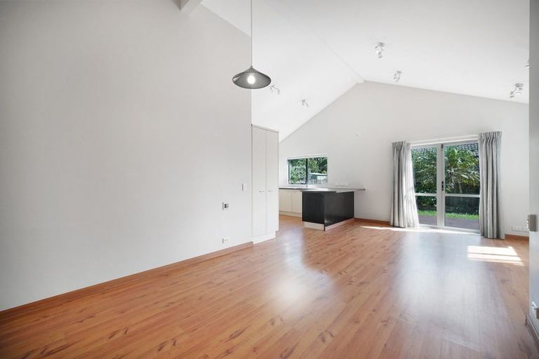 Photo of property in 2 Hillwell Drive, Henderson, Auckland, 0612