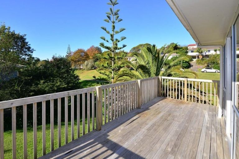 Photo of property in 2/10 Scarlock Avenue, Browns Bay, Auckland, 0630