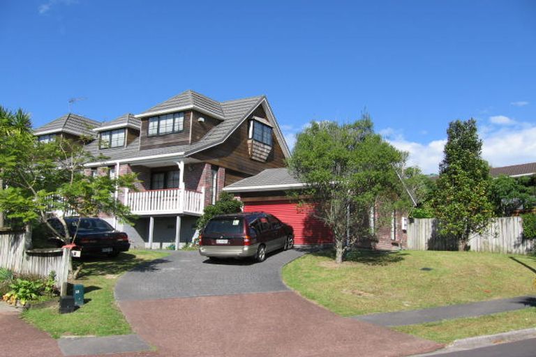 Photo of property in 9 St Lucia Place, Unsworth Heights, Auckland, 0632