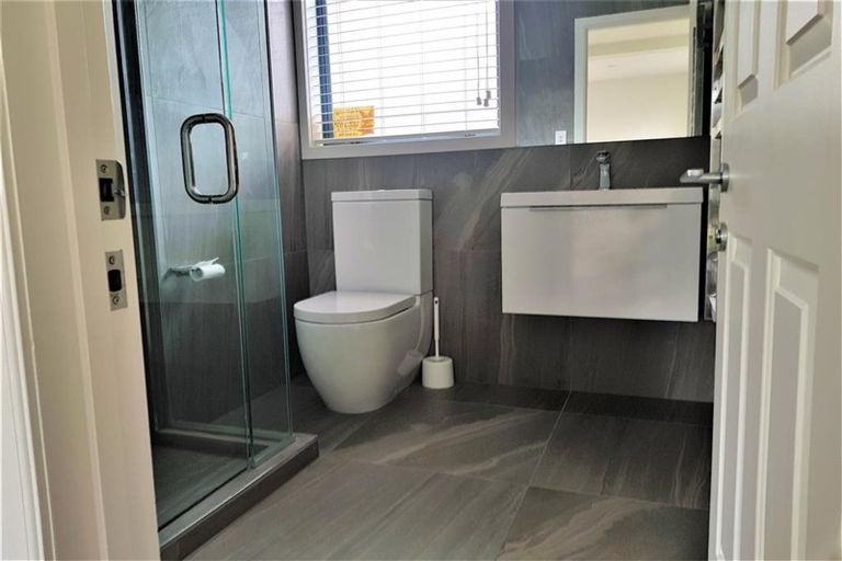 Photo of property in 480a Beach Road, Murrays Bay, Auckland, 0630