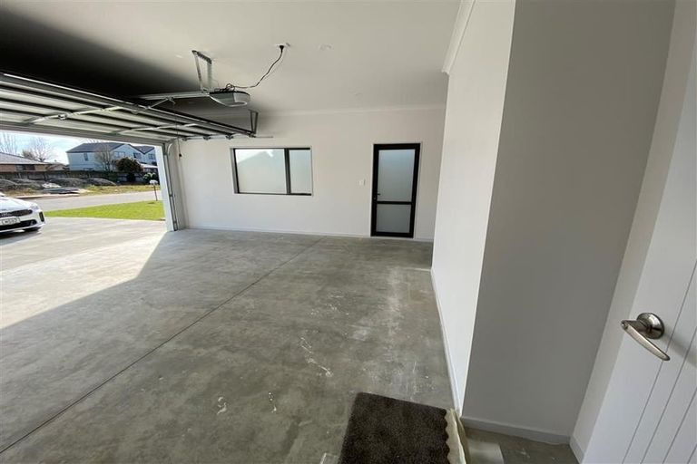 Photo of property in 9 Nagra Lane, Papakura, 2110