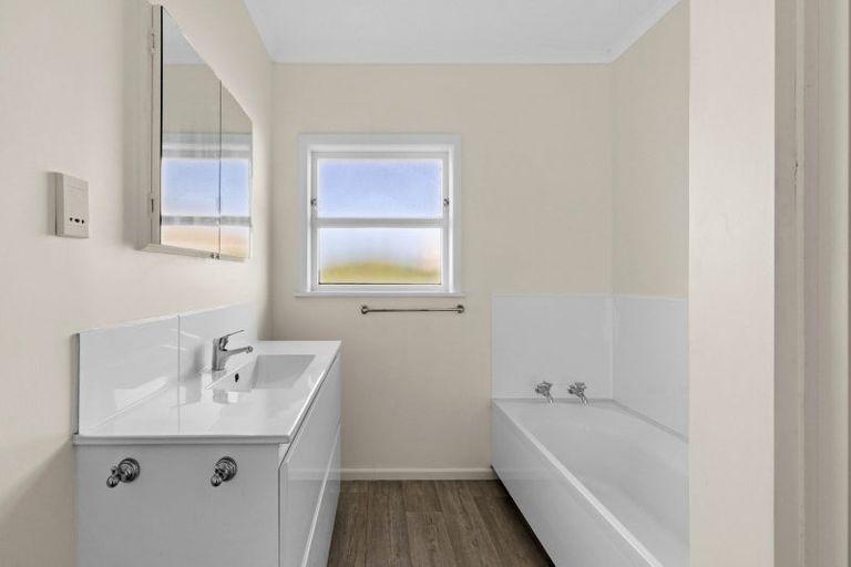 Photo of property in 42 James Foley Avenue, Pirimai, Napier, 4112