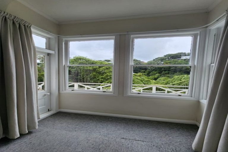 Photo of property in 140 Glenmore Street, Northland, Wellington, 6012