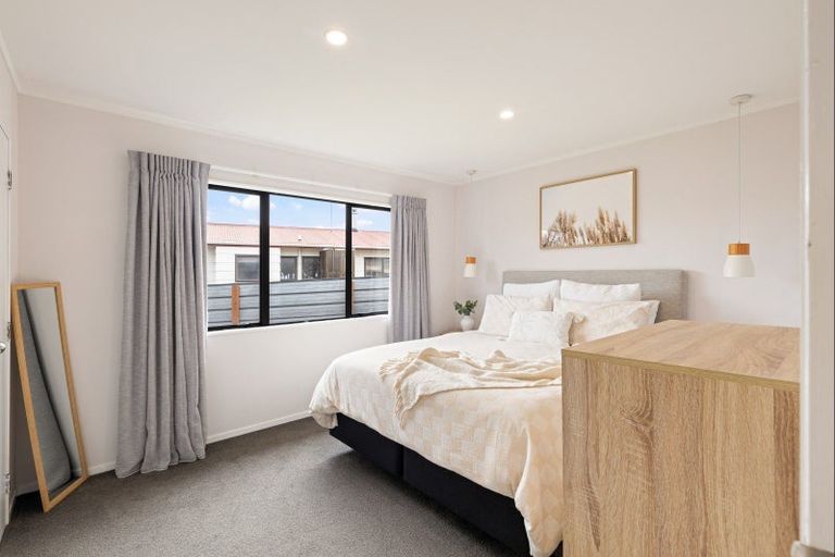 Photo of property in 100 Hillcrest Drive, Kelvin Grove, Palmerston North, 4414