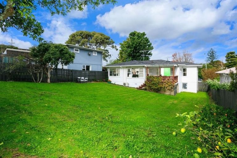 Photo of property in 18 Bentley Avenue, Glenfield, Auckland, 0629