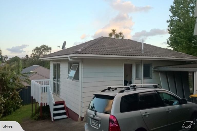 Photo of property in 2/13 Dolbear Street, Titirangi, Auckland, 0604