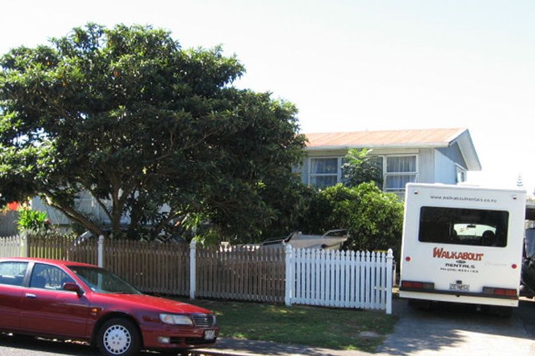 Photo of property in 30 Oreil Avenue, West Harbour, Auckland, 0618