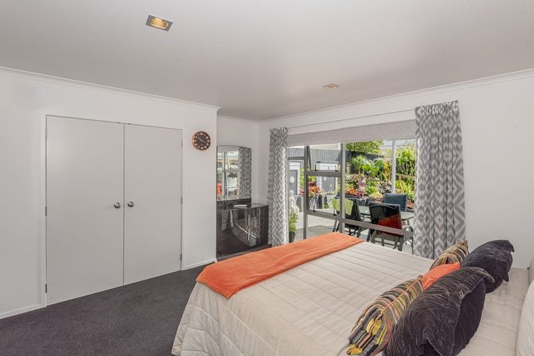 Photo of property in 18 Resolution Place, One Tree Point, 0118
