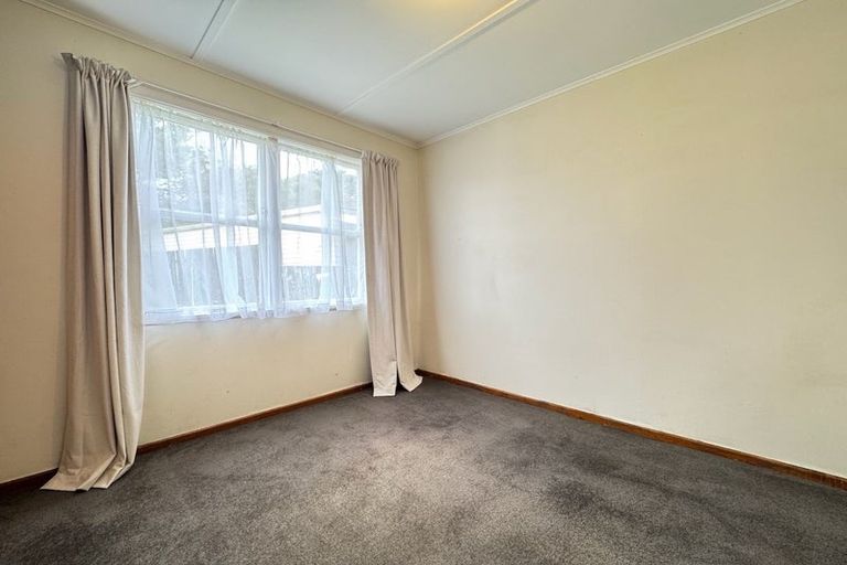 Photo of property in 16 Beazley Avenue, Paparangi, Wellington, 6037