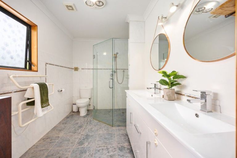 Photo of property in 33 Treetops Way, Bayview, Auckland, 0629