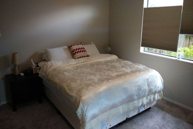 Photo of property in 28 Macnean Drive, East Tamaki Heights, Auckland, 2016