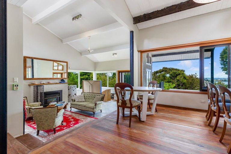 Photo of property in 48 Ngarahana Avenue, Paremoremo, Auckland, 0632