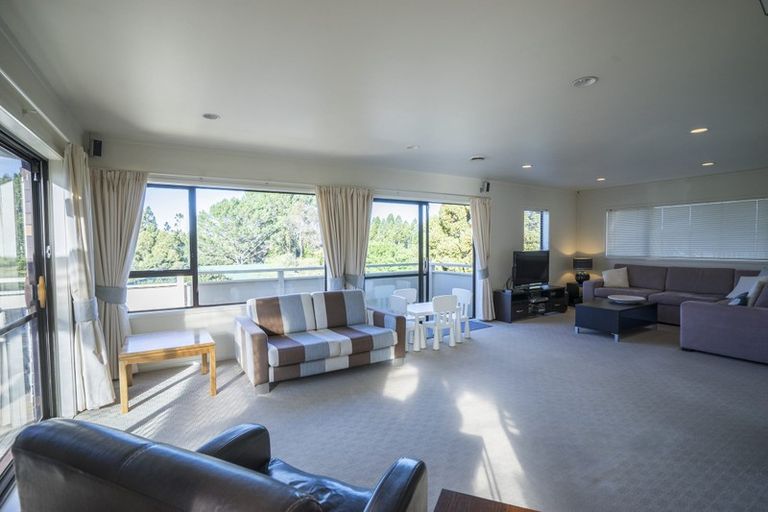 Photo of property in 119 Chelsea View Drive, Chatswood, Auckland, 0626