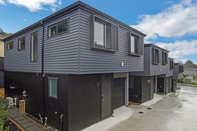 Photo of property in 2 Kama Place, Sunnynook, Auckland, 0620