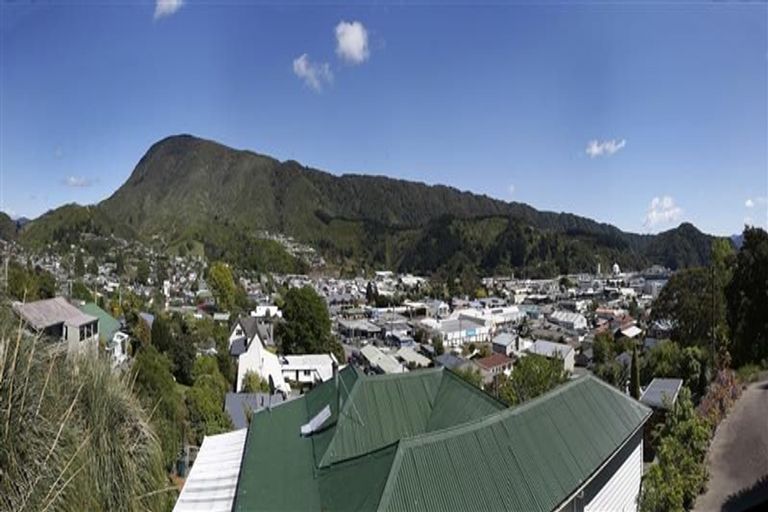 Photo of property in 12a Broadway, Picton, 7220