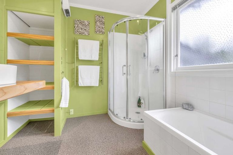 Photo of property in 44 Grand Vue Road, Kawaha Point, Rotorua, 3010