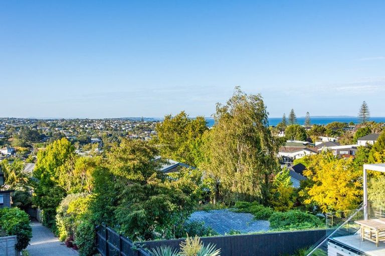 Photo of property in 131a Kowhai Road, Mairangi Bay, Auckland, 0630