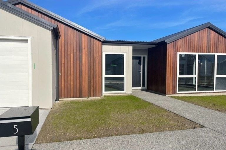 Photo of property in 5 Koru Loop, Paraparaumu, 5032