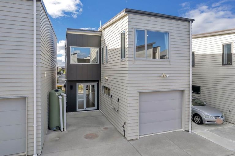 Photo of property in 5 Tahingamanu Road, Hobsonville, Auckland, 0616